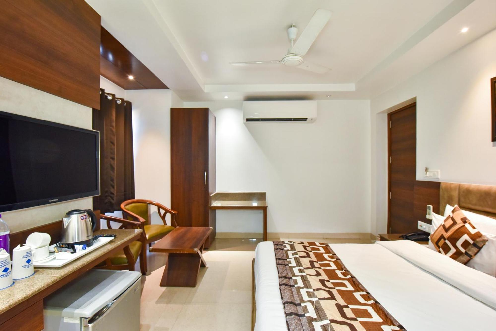 Hotel Sapphire Opposite Golden Temple Amritsar Exterior photo