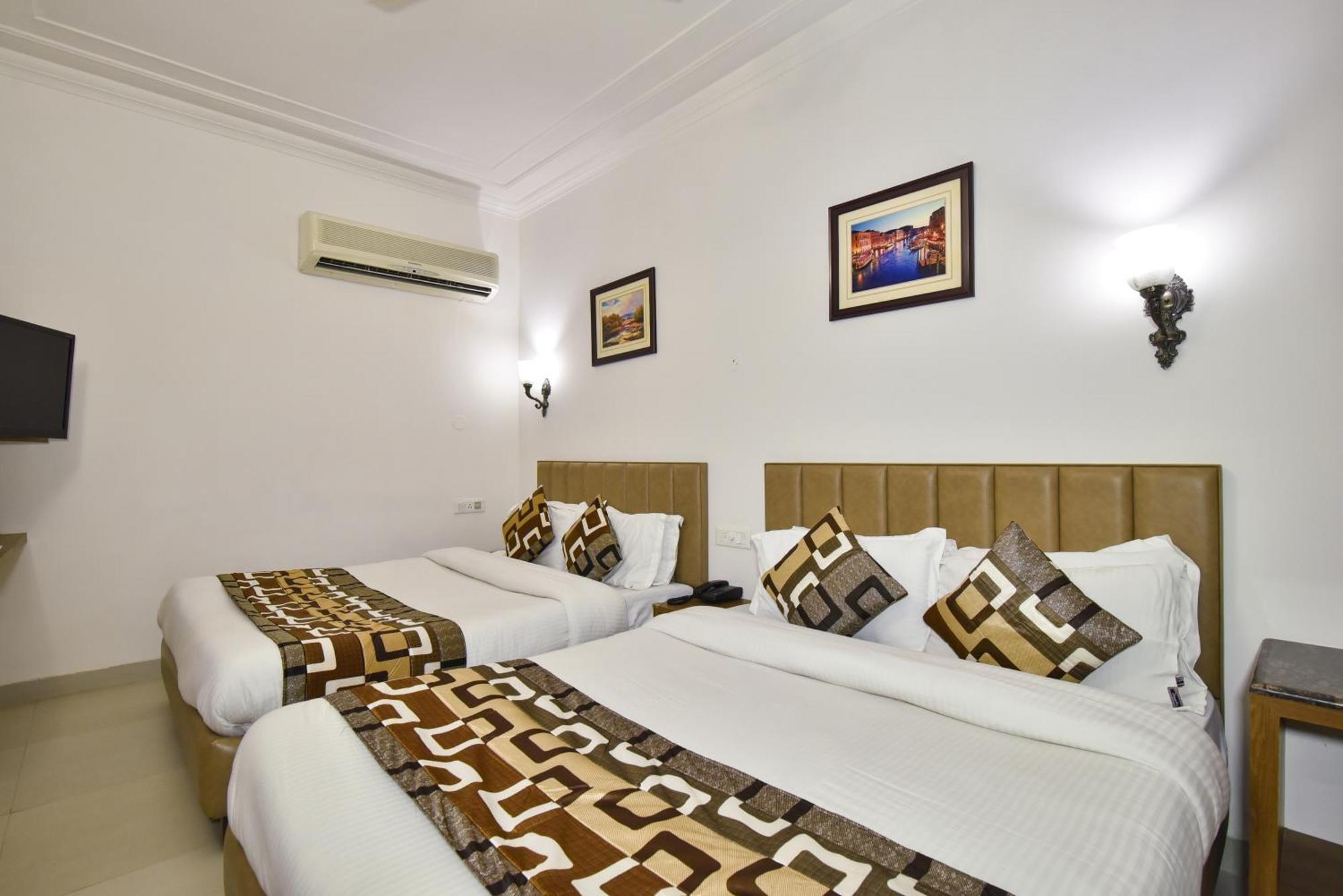 Hotel Sapphire Opposite Golden Temple Amritsar Exterior photo