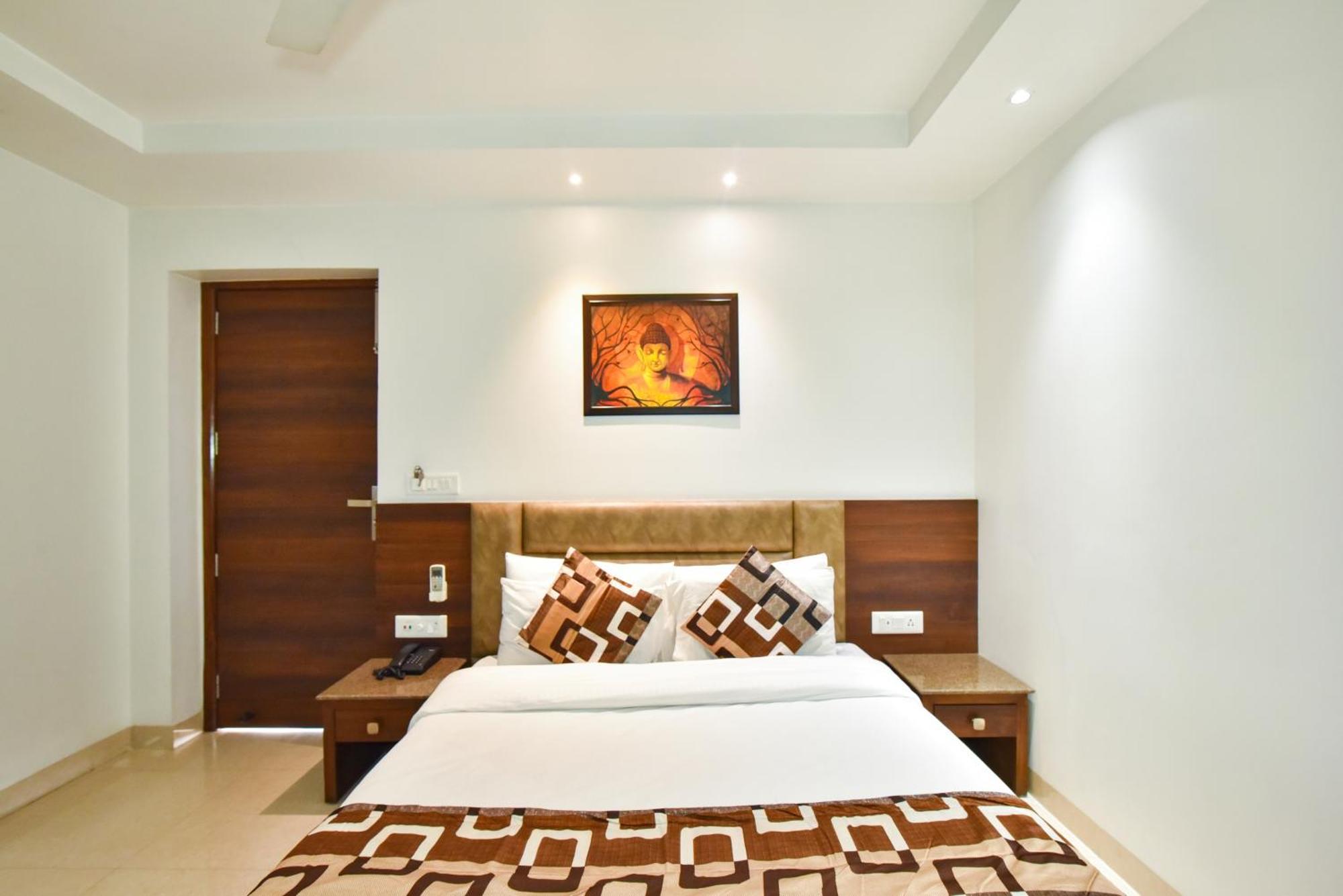 Hotel Sapphire Opposite Golden Temple Amritsar Exterior photo
