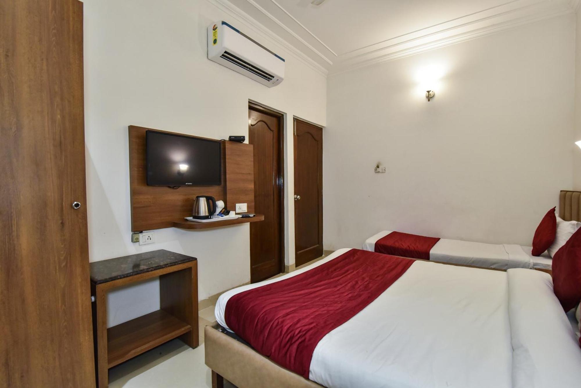 Hotel Sapphire Opposite Golden Temple Amritsar Exterior photo