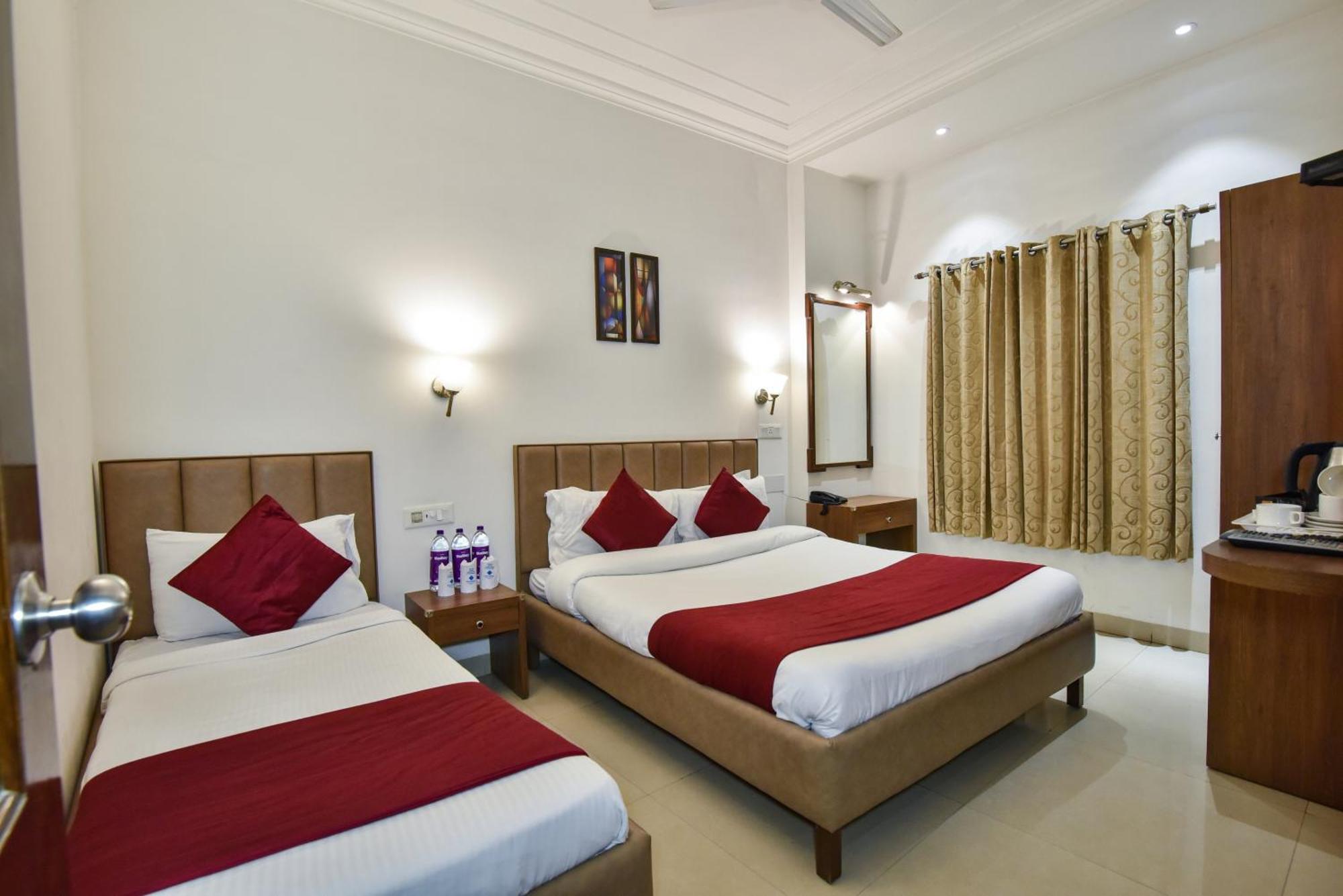 Hotel Sapphire Opposite Golden Temple Amritsar Exterior photo