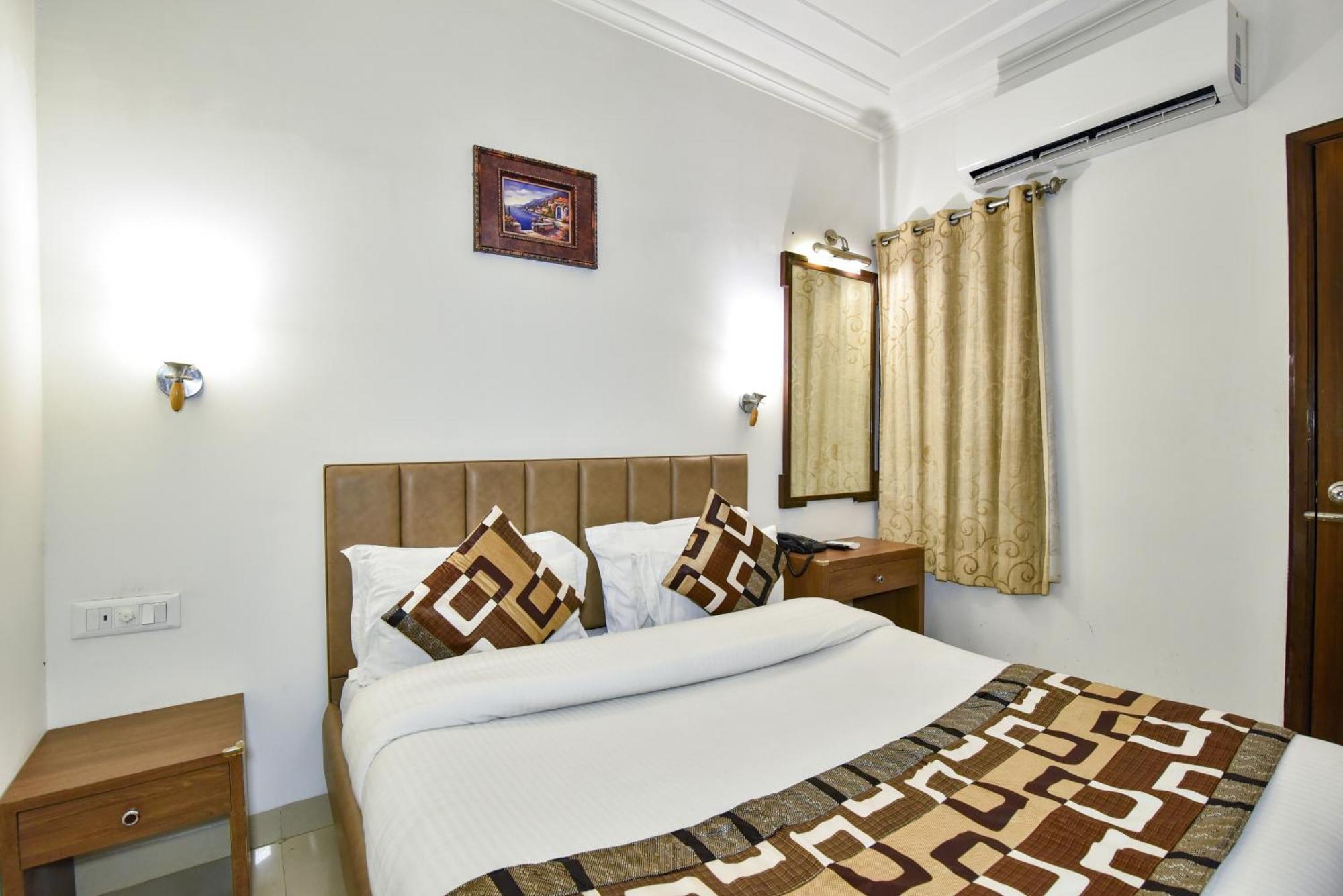 Hotel Sapphire Opposite Golden Temple Amritsar Exterior photo
