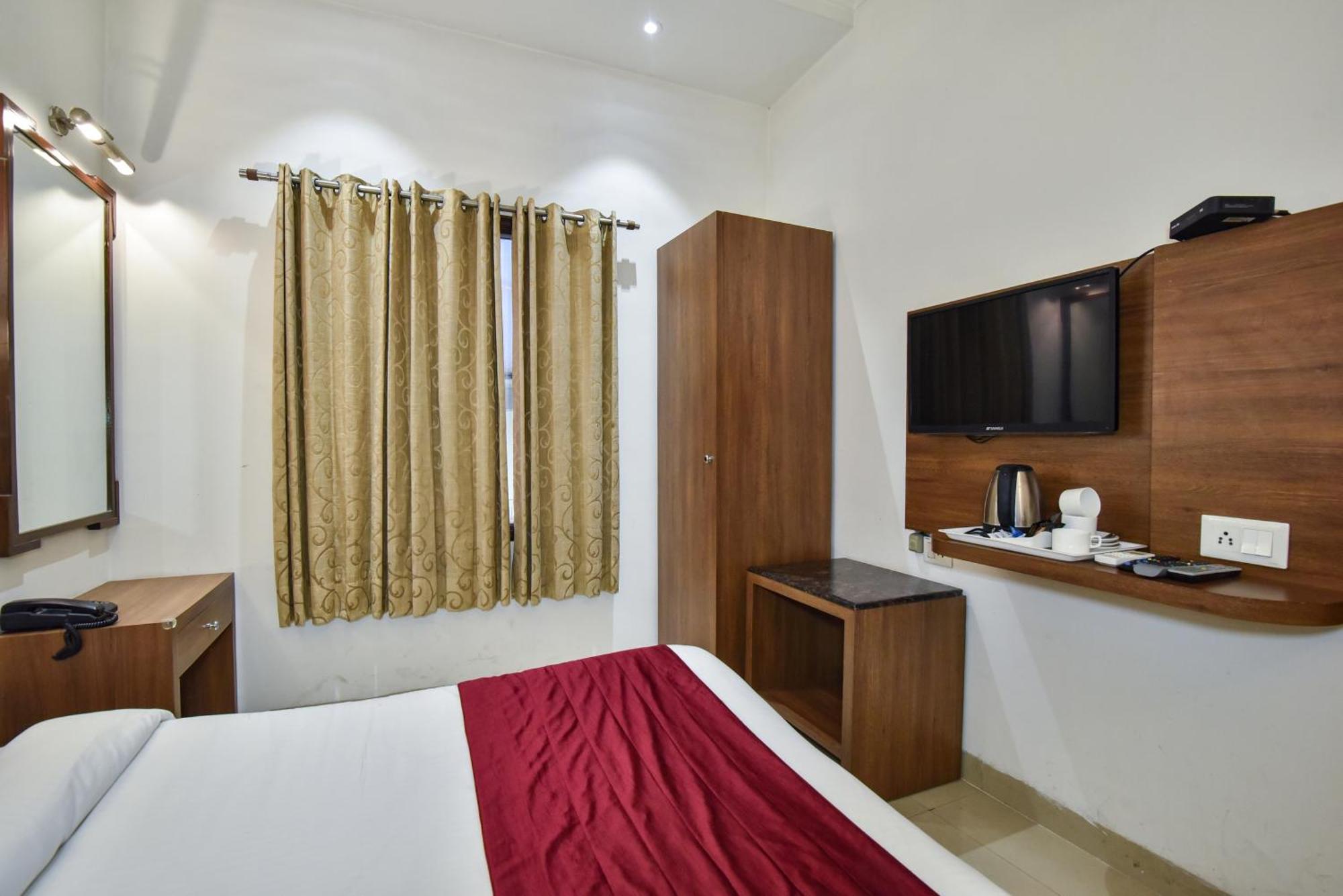 Hotel Sapphire Opposite Golden Temple Amritsar Exterior photo