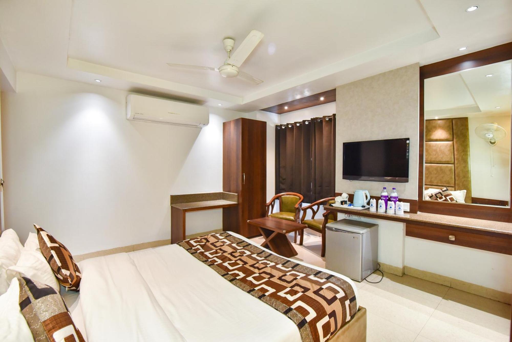 Hotel Sapphire Opposite Golden Temple Amritsar Exterior photo