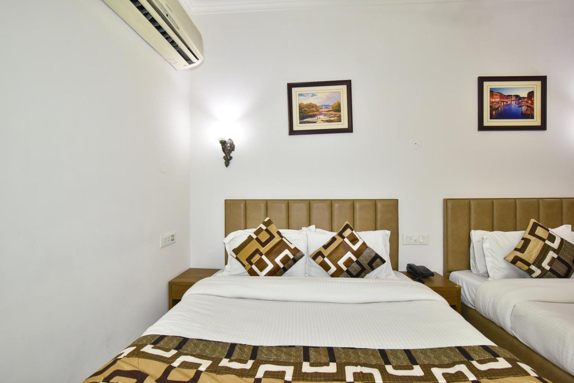 Hotel Sapphire Opposite Golden Temple Amritsar Exterior photo