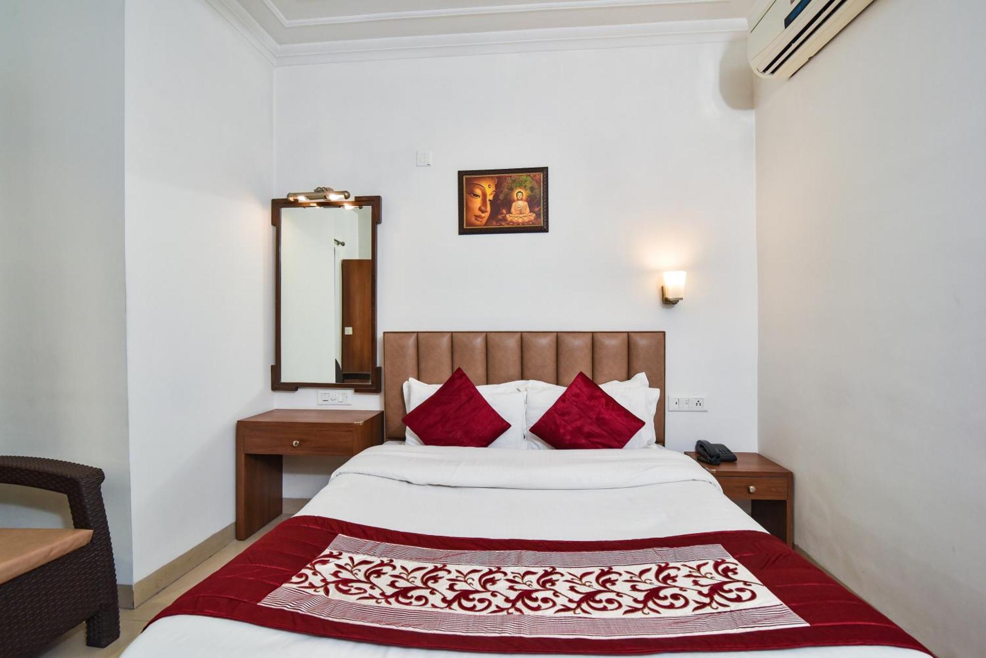 Hotel Sapphire Opposite Golden Temple Amritsar Exterior photo