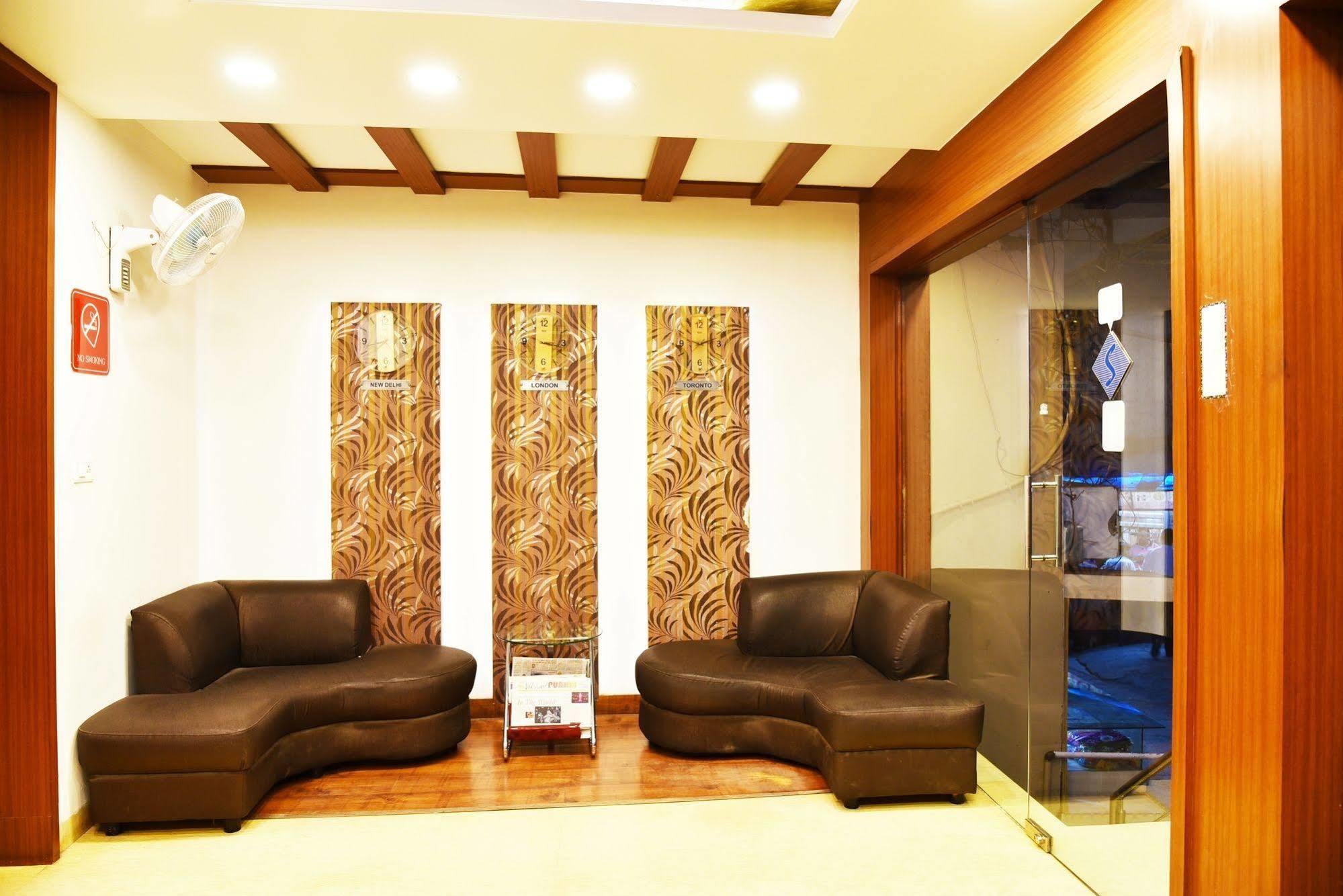 Hotel Sapphire Opposite Golden Temple Amritsar Exterior photo